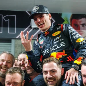 Verstappen est devenu quadruple champion l'année dernière, affrontant à lui seul un Norris plus rapide