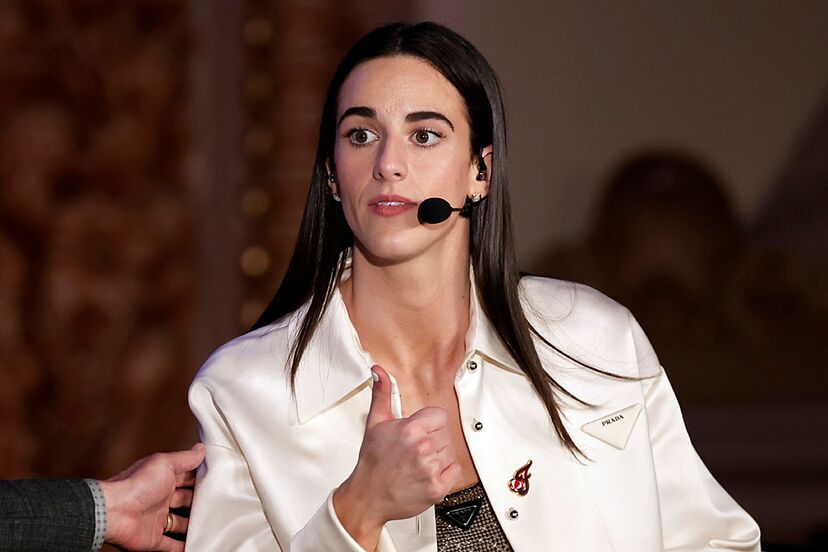 Caitlin Clark fails to hide her boredom at WNBA Draft while waiting to be most obvious No. 1 pick ever | Marca