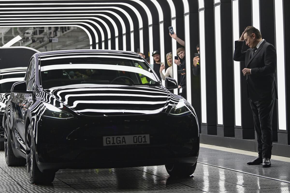 Op-Ed: Elon Musk is making me want to sell my Tesla - Los Angeles Times